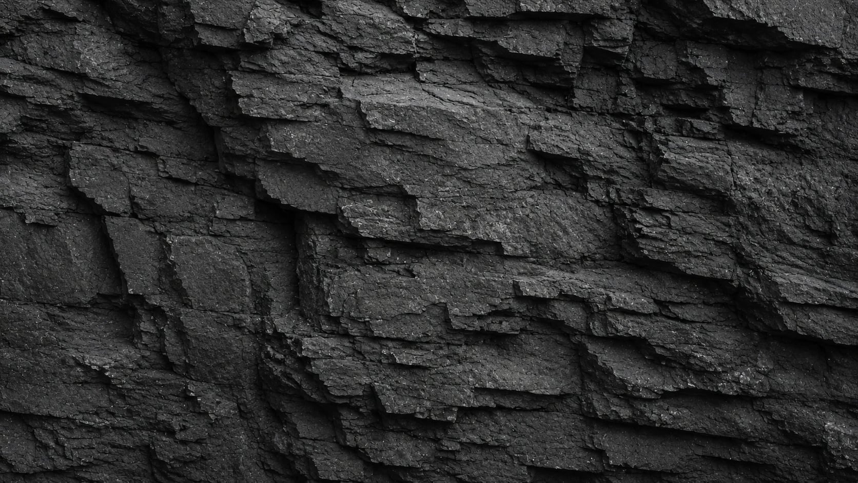 Acantilado de pizarra negra