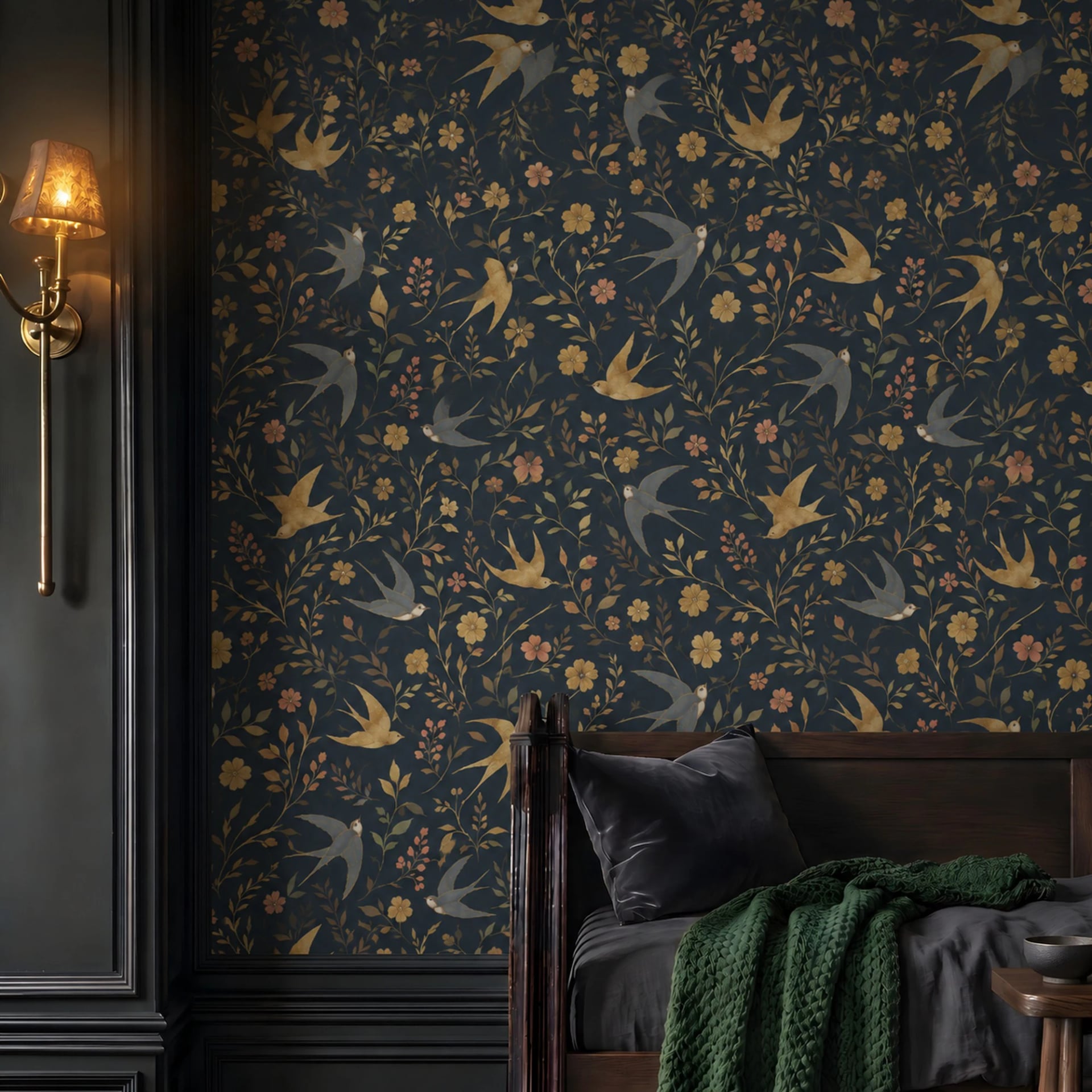 Papier peint panoramique Flore aux hirondelles de minuit présenté dans un intérieur décoré, vue 2